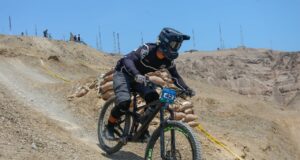¡Éxito mundial!: Espectacular competencia de Downhill de Ciclismo “Morro Open” en Chorrillos
