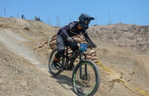 ¡Éxito mundial!: Espectacular competencia de Downhill de Ciclismo “Morro Open” en Chorrillos