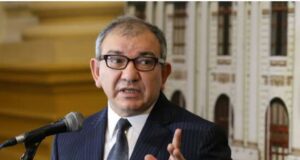 José Cevasco ve algo turbio y siniestro en moción de censura a ministro de Energía