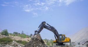 Fenómeno El Niño: Descolmatan quebradas Corrales y La Ronda en el Río Rímac