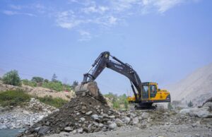 Fenómeno El Niño: Descolmatan quebradas Corrales y La Ronda en el Río Rímac