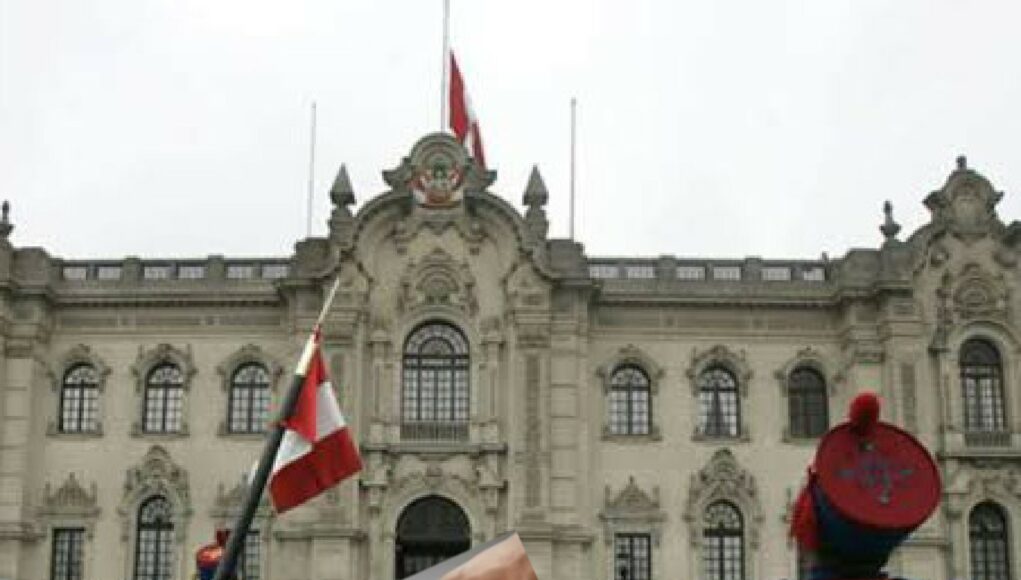 Un camino al 2026 sin reformas vs. adelanto de elecciones