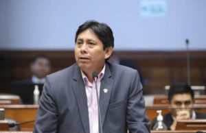 Congresista Paul Gutiérrez quiso anular pensión de su hija porque no le gustó su nombre