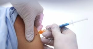 Minsa solo aplicará vacuna bivalente porque protege mejor contra covid-19 y variante EG.5