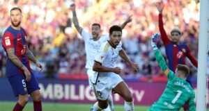 El Madrid hizo daño en Cataluña y venció al Barcelona 2-1 en el Derbi de España