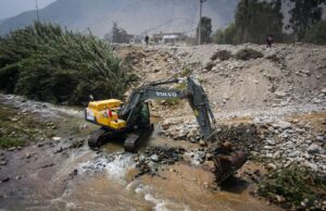 Reconstrucción con Cambios inicia limpieza y descolmatación del Rímac en Chaclacayo