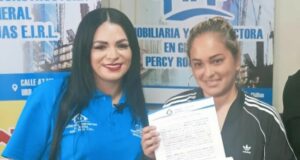Leslie Moscoso, solidaria con madre soltera