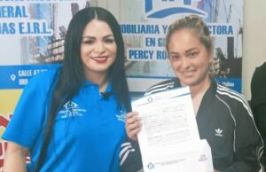 Leslie Moscoso, solidaria con madre soltera