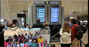 Ante abandono de Gobierno peruanos logran salir por sus propios medios de conflicto en Israel