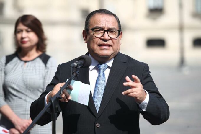 Alberto Otárola niega actos de corrupción en Gobierno de Dina Boluarte:“No existe contratación irregular en mi sector”