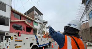 Por riesgo eléctrico, Luz del Sur realiza corte de cables de telecomunicaciones en sus redes de media tensión