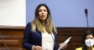 Fiscalía abre investigación contra Rosselli Amuruz por contrataciones vinculadas a Paul García