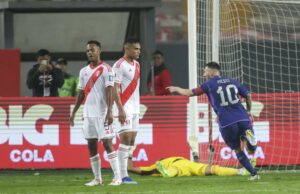 Perú sigue en el fondo de la tabla al caer ante Argentina 2-0
