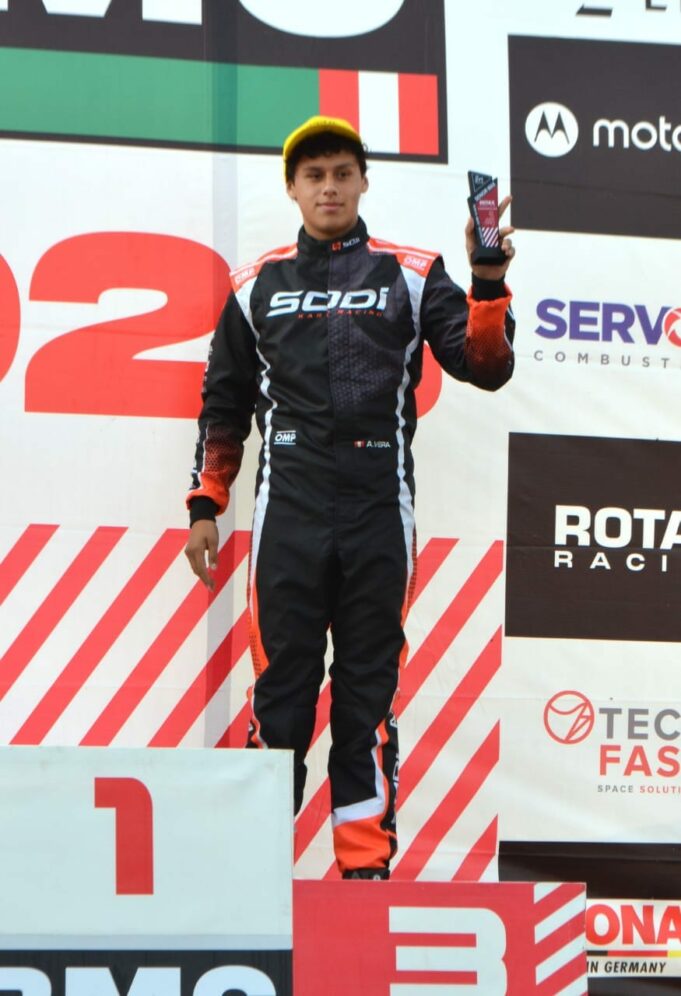 Adriano Vera subió al podio de triunfadores en el Rotax Max Perú