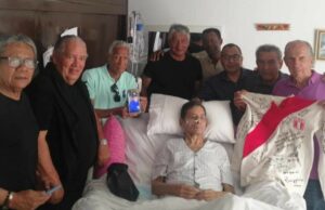 Los amigos del «Maestro» Roberto Chale lo visitaron por su cumpleaños