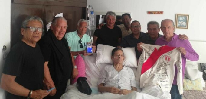 Los amigos del «Maestro» Roberto Chale lo visitaron por su cumpleaños