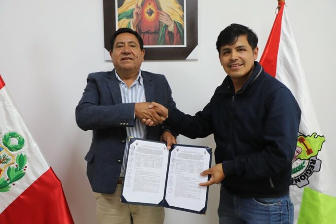 Gobernador de Amazonas y alcalde de Santo Tomás firman acuerdo de cooperación interinstitucional