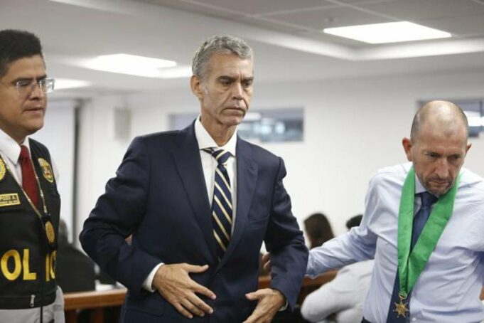 Excongresista Víctor Albrecht condenado a seis años de prisión por tenencia ilegal de armas