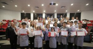 Jóvenes con discapacidad se graduaron como camareros