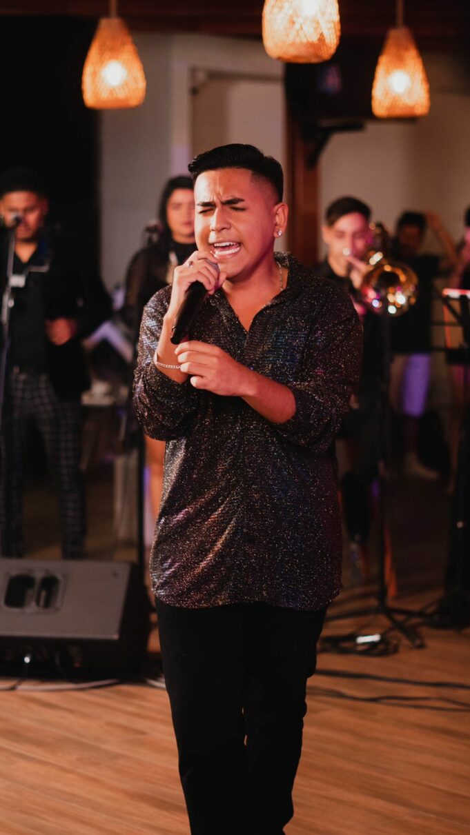 Yavir Gamboa: «El Potrillo de la Salsa» lanza audiovisual con salsas emblemáticas(VIDEO)