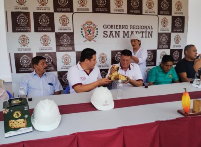 Panetones de pasta de cacao, emprendimiento navideño de una madre amazónica