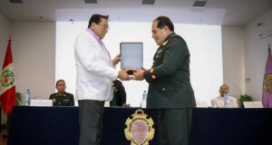 Colegio Odontológico del Perú distingue de Sanidad Policial por la labor que realiza en favor de la salud bucal de la familia policial