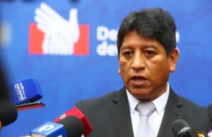 Defensor del Pueblo viaja a Panamá mientras se destapan los escándalos de la Fiscalía