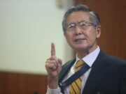 Congreso restituye firma de Alberto Fujimori en la Constitución tras tenso debate