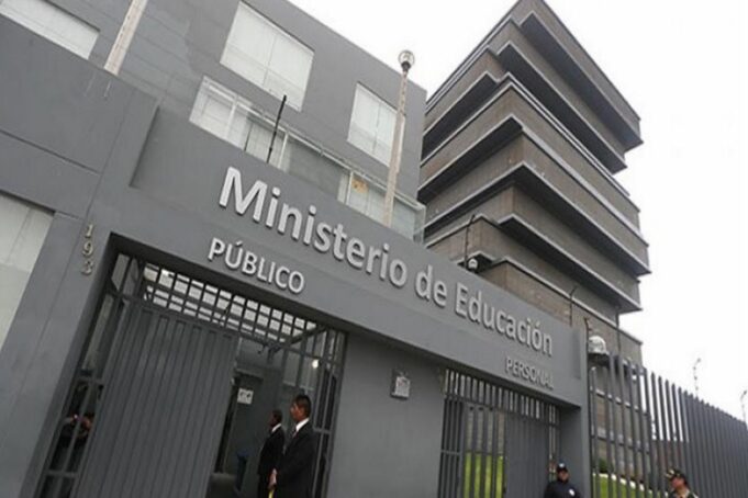 Mafias cobran 10 soles por certificados de colegio en propio sistema del Ministerio de Educación(VIDEO)