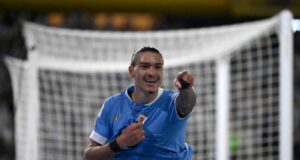 Uruguay sometió al campeón del mundo Argentina y le ganó 2-0 en la «Bombonera»