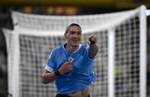 Uruguay sometió al campeón del mundo Argentina y le ganó 2-0 en la «Bombonera»