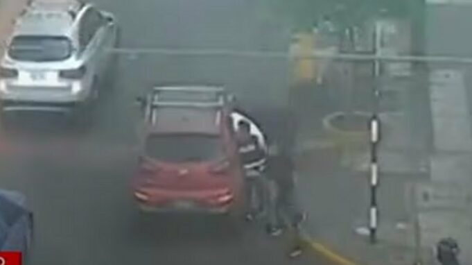 Surquillo: Sujetos con chalecos de la Policía roban a dos médicos más de 40 mil dólares (VIDEO)