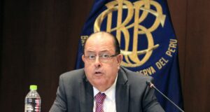 Julio Velarde: Permitir retiros en tener pensiones más bajas en la vejez