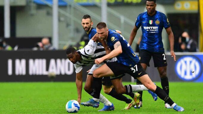 Inter de Milán goleó 4-0 al Udinese y volvió a la cima en el Calcio Italiano