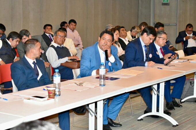 Gilmer Horna aboga por reforzar Centros Educativos frente a desastres en encuentro por la Educación