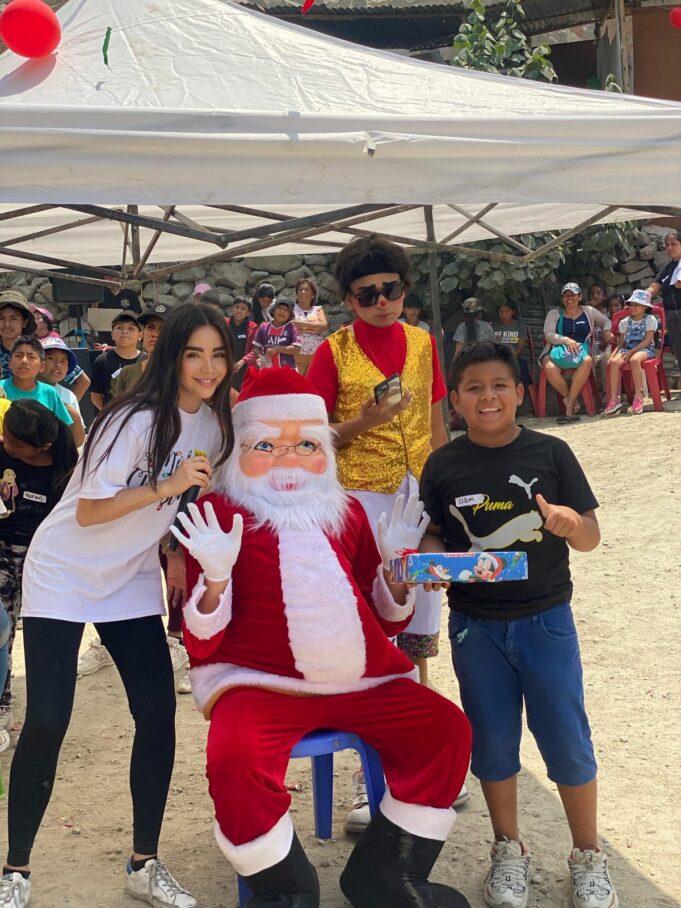 Ollita Común de SJL estuvo de mantel largo para celebrar la navidad