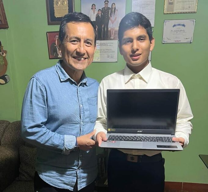 Profesor bate el récord de 142 ingresantes a la UNI y el primer puesto de Cristopher Ríos Zamora