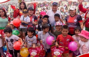Alcalde de Carabayllo Pablo Mendoza celebró la navidad a más de 5 mil niños