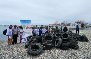Extraen más de 100 llantas y otros residuos del Mar del Callao