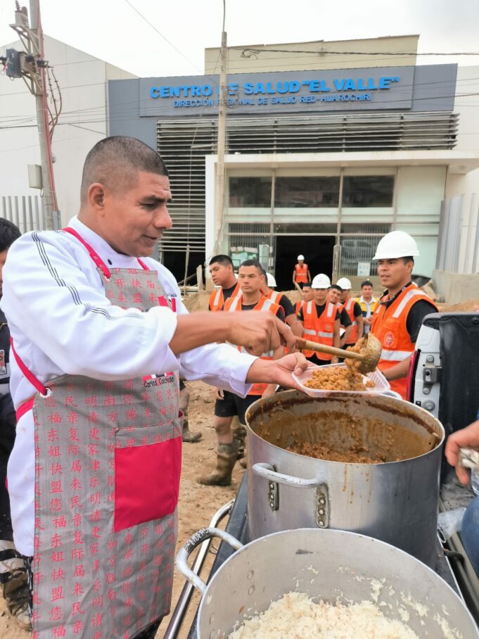 El chef del pueblo llevará 1 800 raciones de comida a los pobladores de San Juan de Miraflores