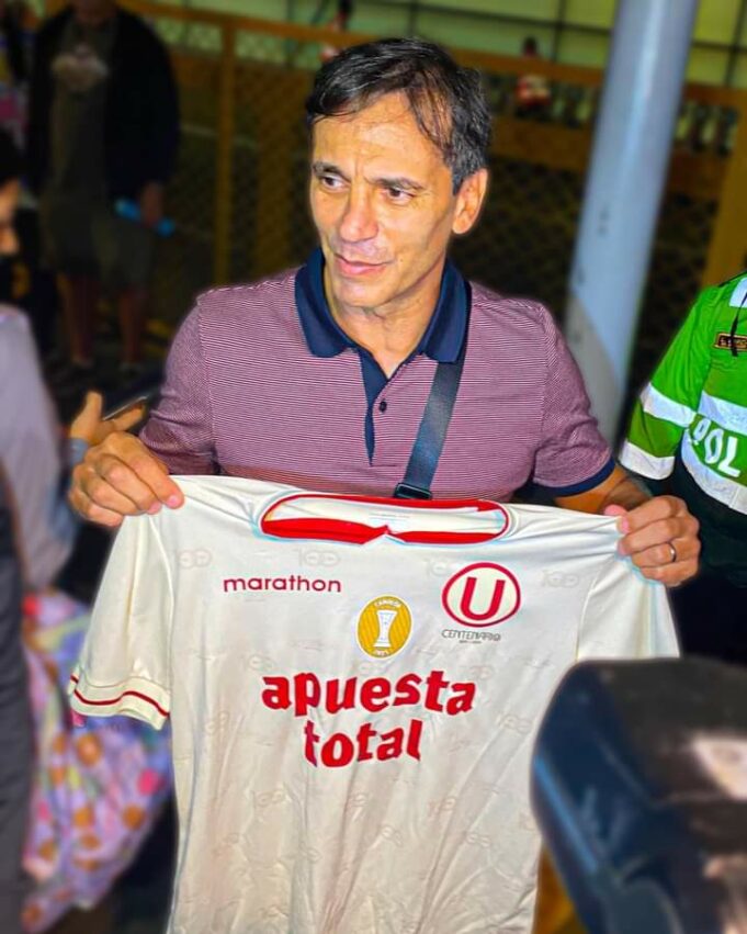Argentino Fabián Bustos es el nuevo técnico de Universitario