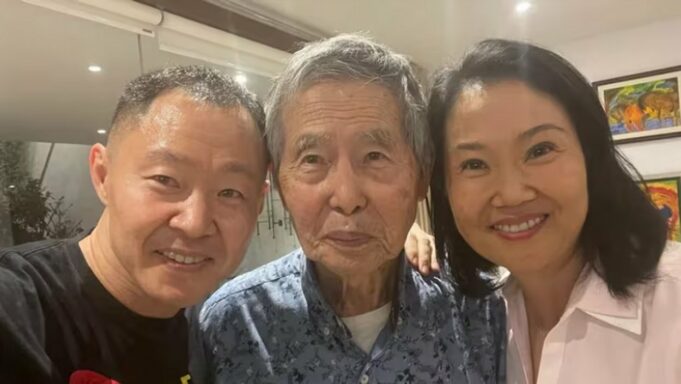 Alberto Fujimori:ex dictador paso al lado de sus hijos su primer día de libertad