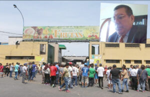 “El municipio retrasa la entrega del mercado a los comerciantes”