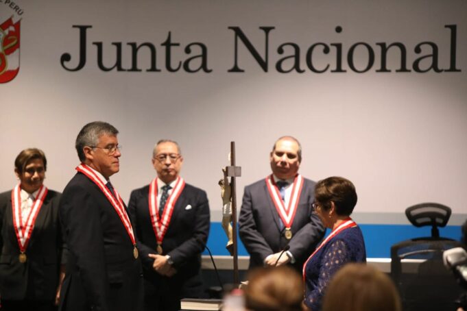 Antonio De La Haza jura como nuevo presidente de la Junta Nacional de Justicia