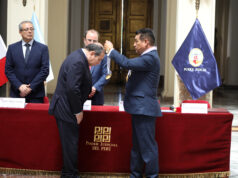 Presidente Poder Judicial recibe distinción en el marco de Bicentenario de la Corte Suprema