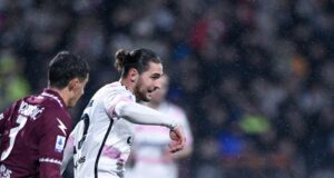 Juventus derrotó a Salernitana por 2-1 y quedó a dos del líder Inter en el Calcio