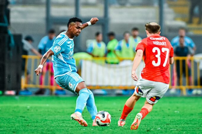 La Tarde fue Celeste. Cristal goleó a la U. Católica de Chile 4-0 en su estreno oficial