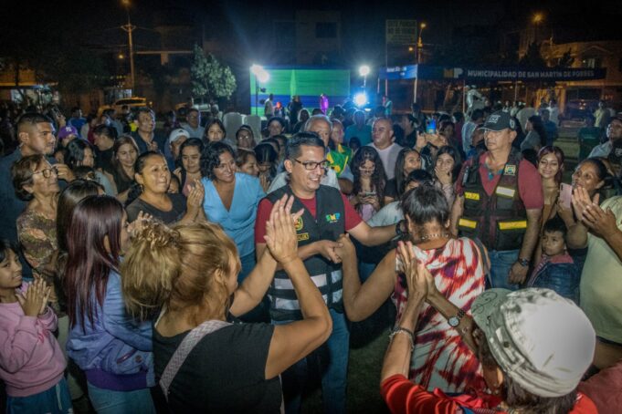 Alcalde Hernán Sifuentes inauguró pistas, veredas y áreas verdes de Villa Horizonte de la Av. San Diego