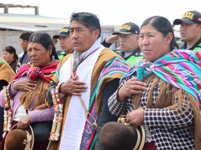 MIDAGRI entregó 290 establos a ganaderos para mitigar los estragos del friaje en Puno