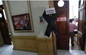 Perú Libre protesta con canción ‘Dina asesina’ durante conmemoración de los 30 años de la Constitución del 93